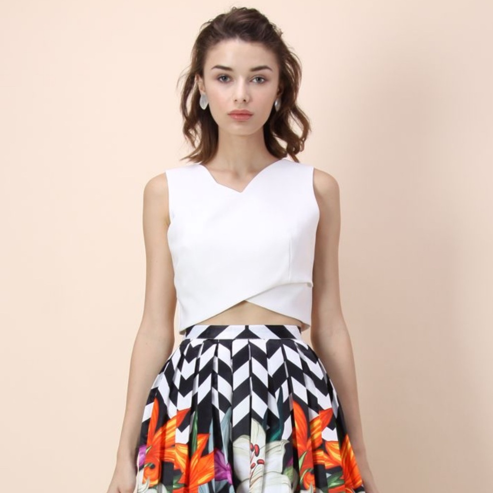 Chicwish SAVVY CROSS WRAPPED CROP TOP in white